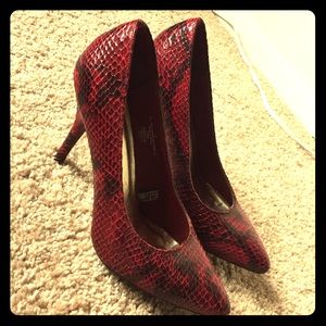 Mossimo Red & Black Snakeskin heels size 8