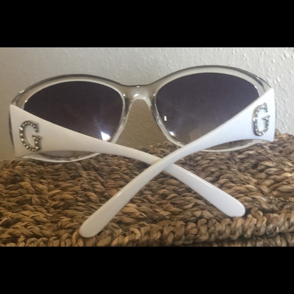 GUESS Designer White Retro Wrap Sunglasses GU6389 - Picture 2 of 4