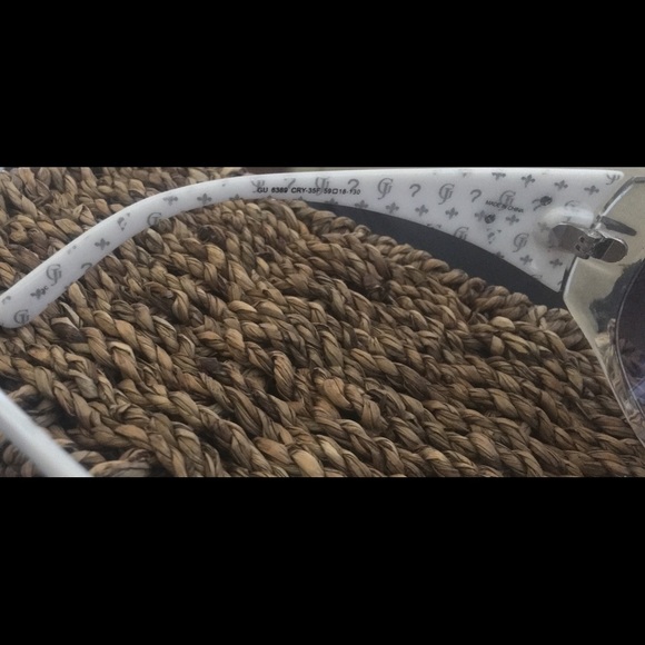 GUESS Designer White Retro Wrap Sunglasses GU6389 - Picture 4 of 4