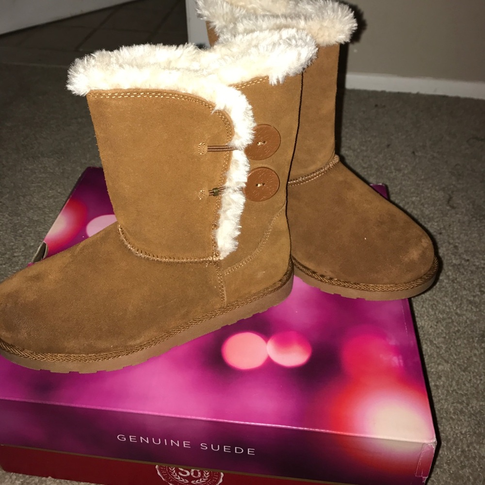 Chestnut suede boots