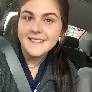 Meet your Posher, Claire