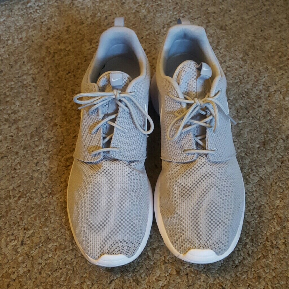 Gray Nike Roshe