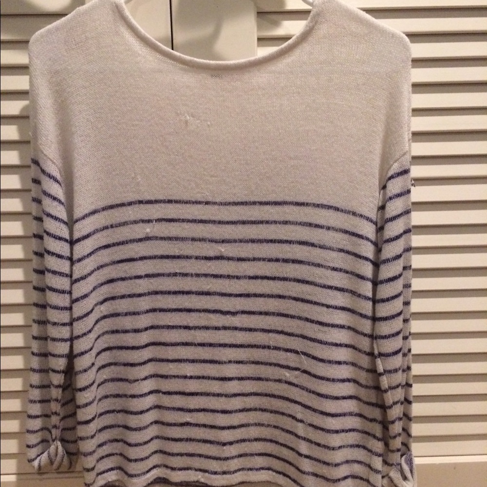 Light weight sweater