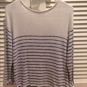 Light weight sweater