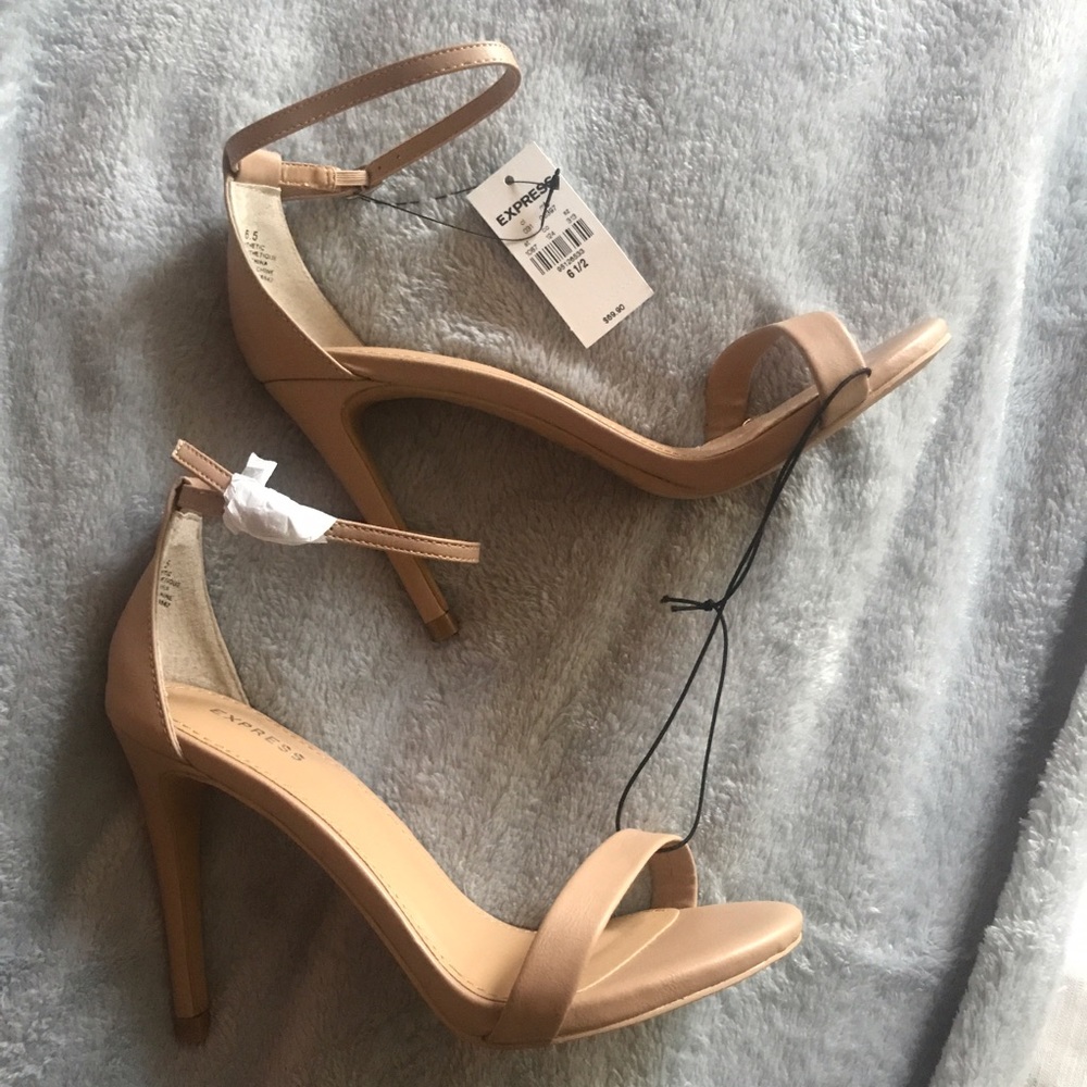 New Express Heels size 6.5 with tag