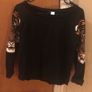 Black quarter sleeve top