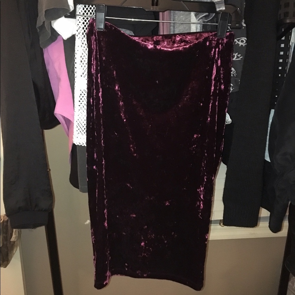 //SOLD\\ velvet midi skirt