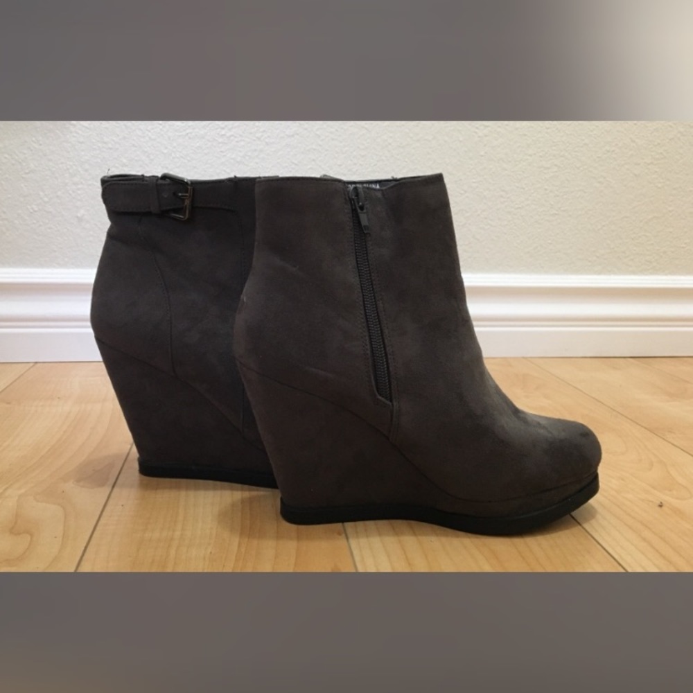 Grey Wedges