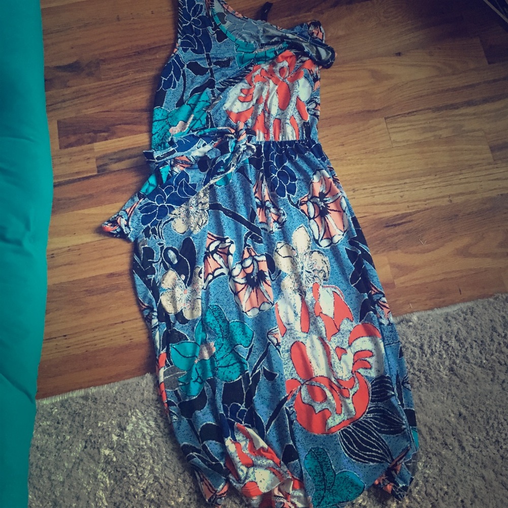 Cute floral dress!