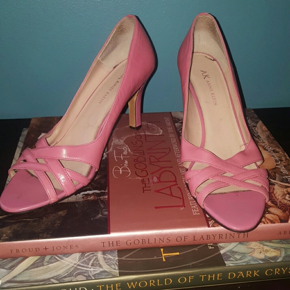 Anne Klein Shoes - Vintage nine west  peep toe