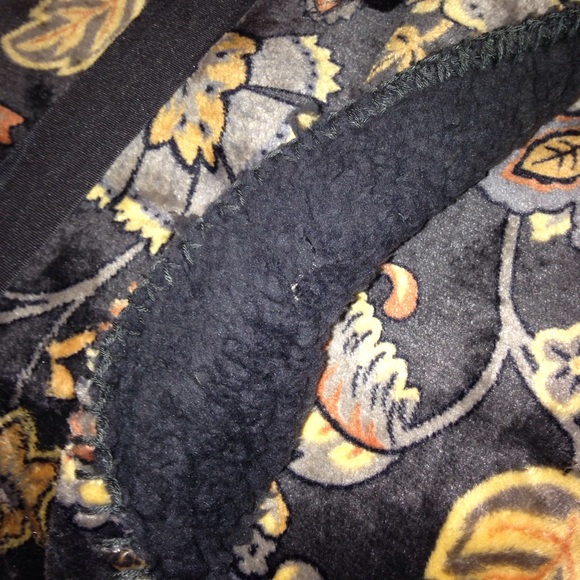 ❌SOLD❌Throw blanket - Picture 3 of 3