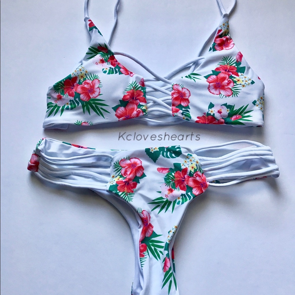 Strappy Hibiscus Floral Printed Bikini 🌺 - Picture 2 of 3