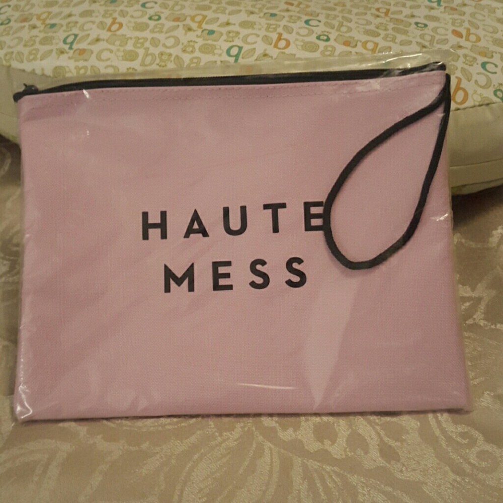 NWT " Haute Mess" Mill zip pouche