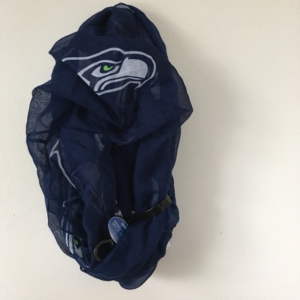 NWT. Seahawks lightweight infinity scarf