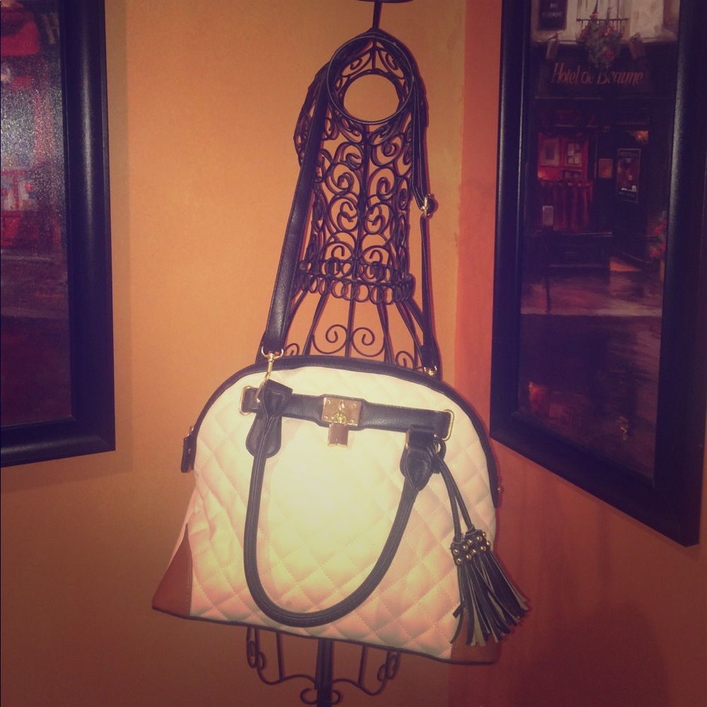 Very cute Boho styled purse! 💋