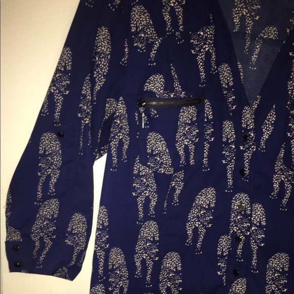 Button up - Picture 2 of 3