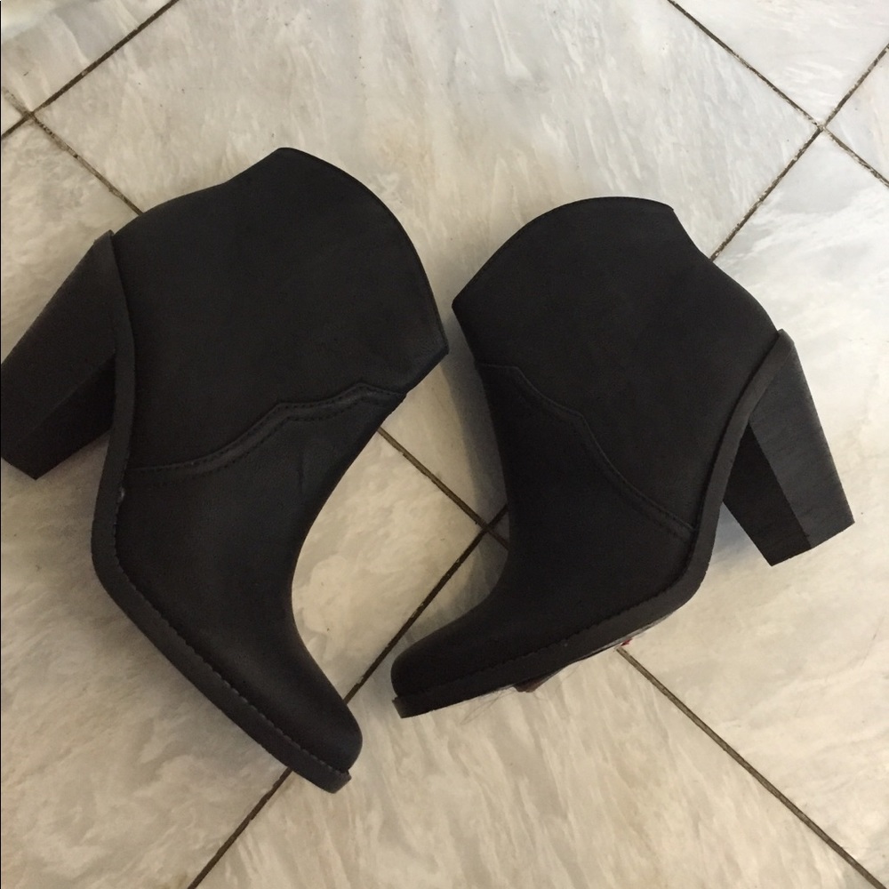 New dolce vita black bootie size 8.5