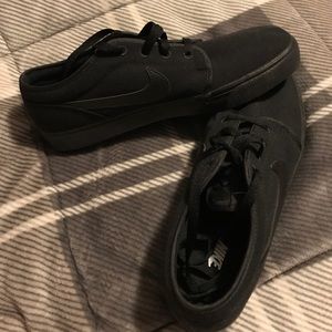 Black nikes