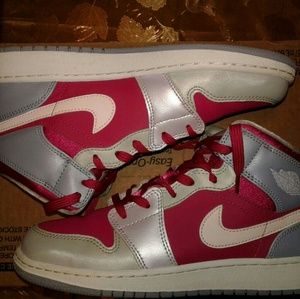 Mid top Nike Air Jordan model number 1