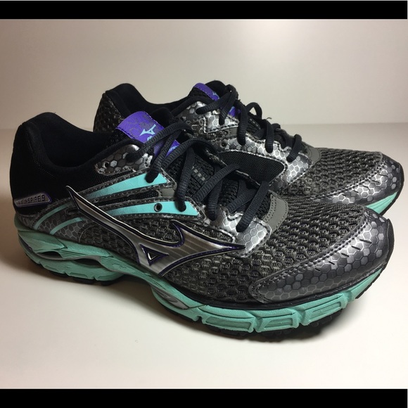 mizuno womens wide running shoes