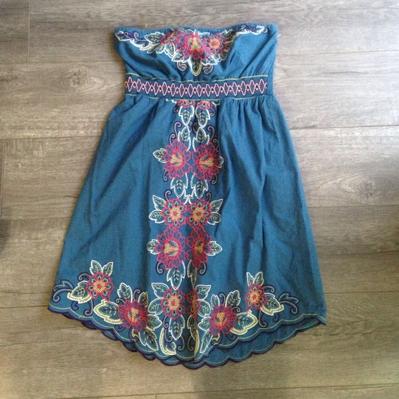Flying Tomato Dresses & Skirts - Flying tomato strapless embroidered dress L
