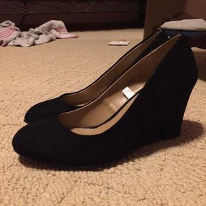 Cute black wedges, size 7. Only worn once!