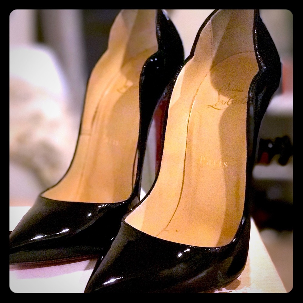Christian Louboutins Hot Chick Patent Black 37.5