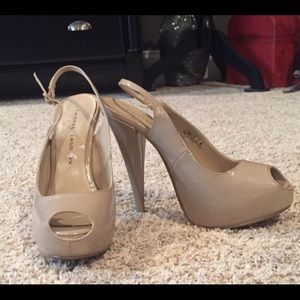 Chinese Laundry tan pumps