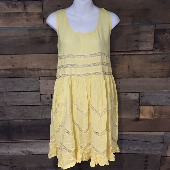 Jessamine Dresses & Skirts - Jessamine yellow dress with lace accents. Xlarge.