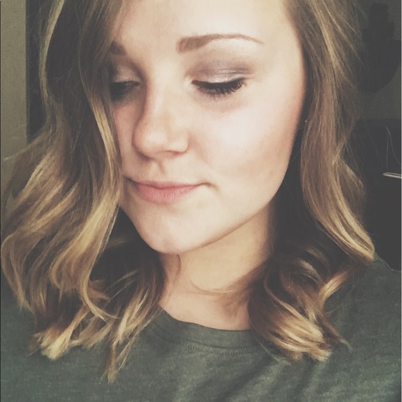 Meet your Posher, Emilee - Picture 1 of 1