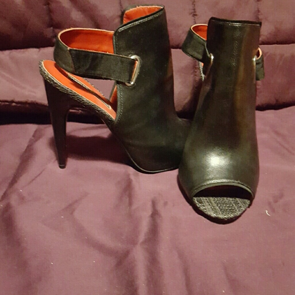 Charles Jourdan Heals