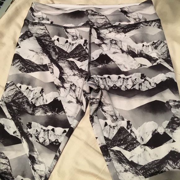 Forever 21 printed leggings - Picture 2 of 3