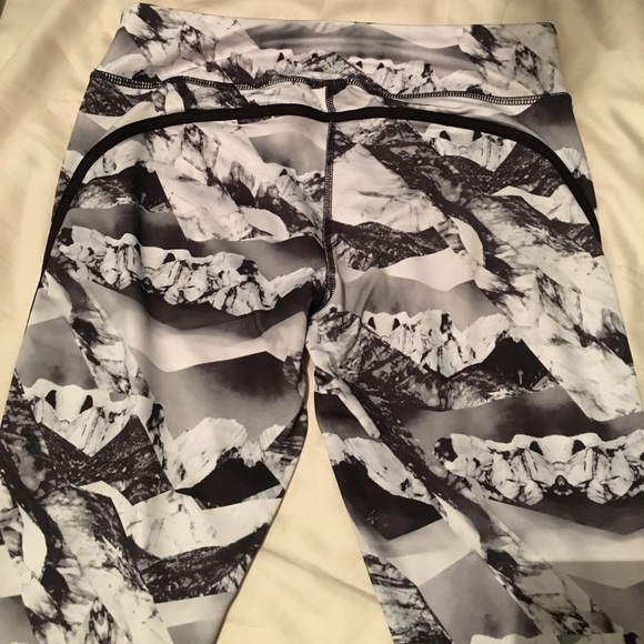 Forever 21 printed leggings - Picture 3 of 3