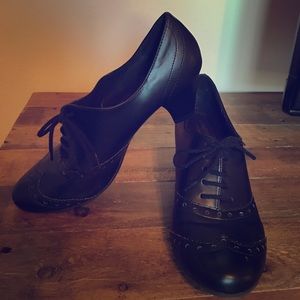 Black Oxford style lace up swing dancing shoes