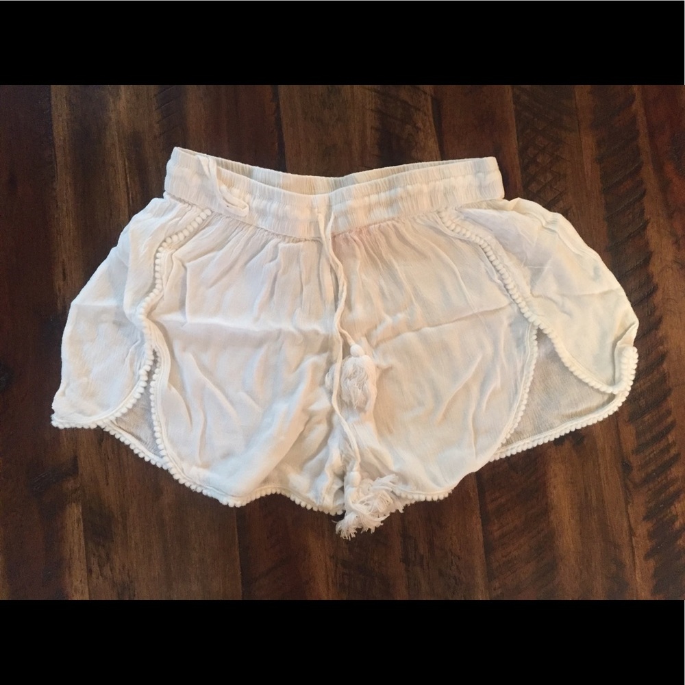 White beach shorts size S