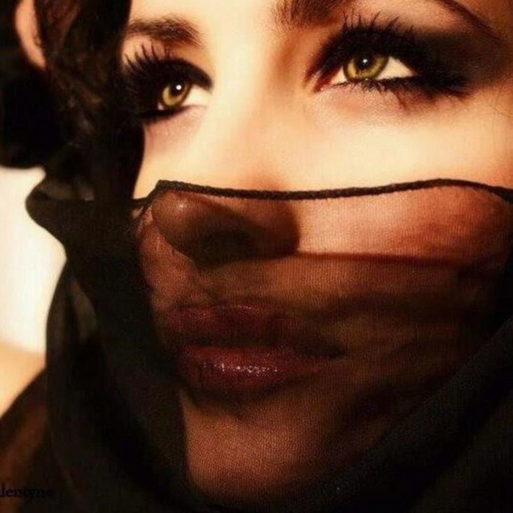 Meet your Posher, Amira