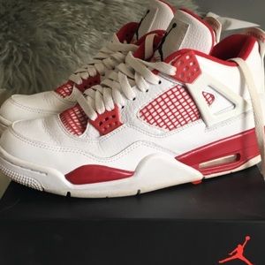 Jordan's Retro 4