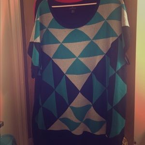 Sweater-type short sleeve shirt.