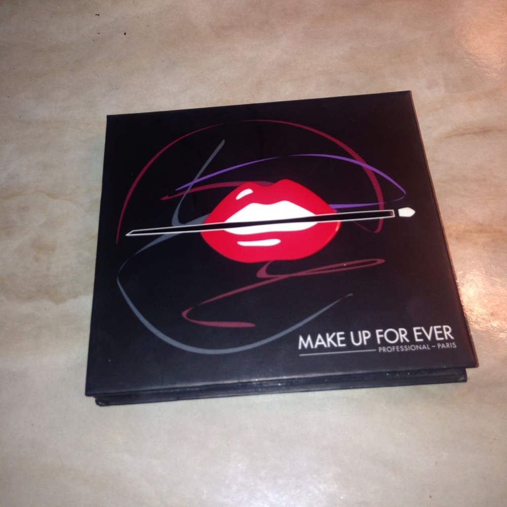 Makeup Forever Artist Shadows 1