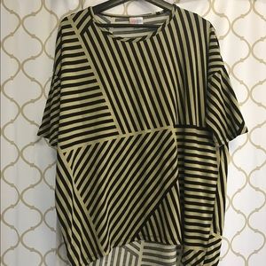 Small lularoe gold and black Irma