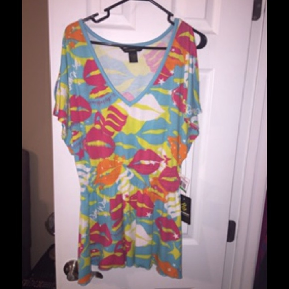 NWT Cold shoulder top