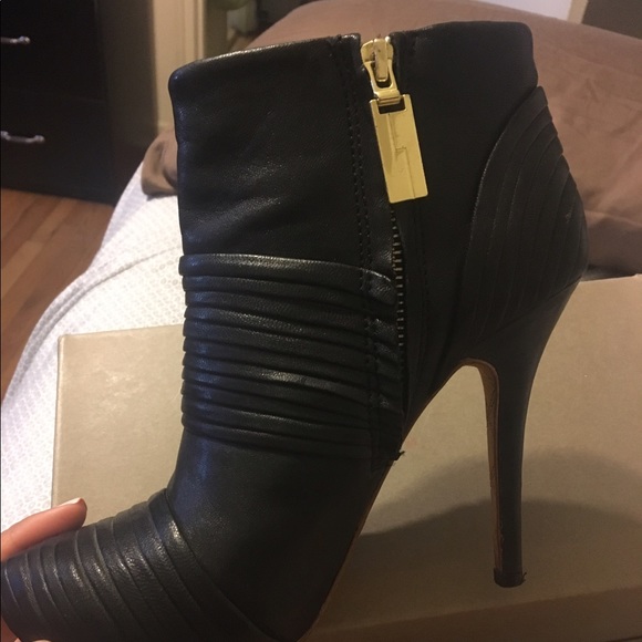 Leather anklet boots - Picture 2 of 3