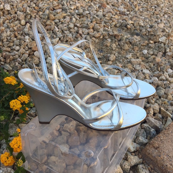 NINA SLIVER ANKLE STRAPS SANDALS HEELS SZ 9 - Picture 2 of 6