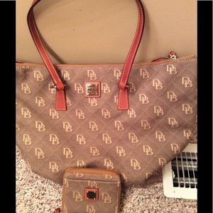 *AUTHENTIC* Dooney & Bourke Tote & Coin Wallet