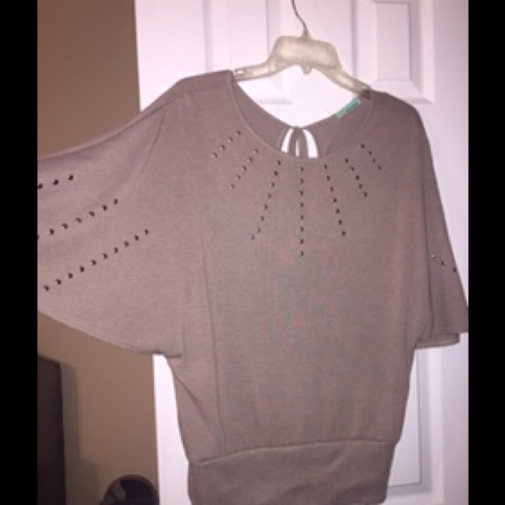 Batwing open back top