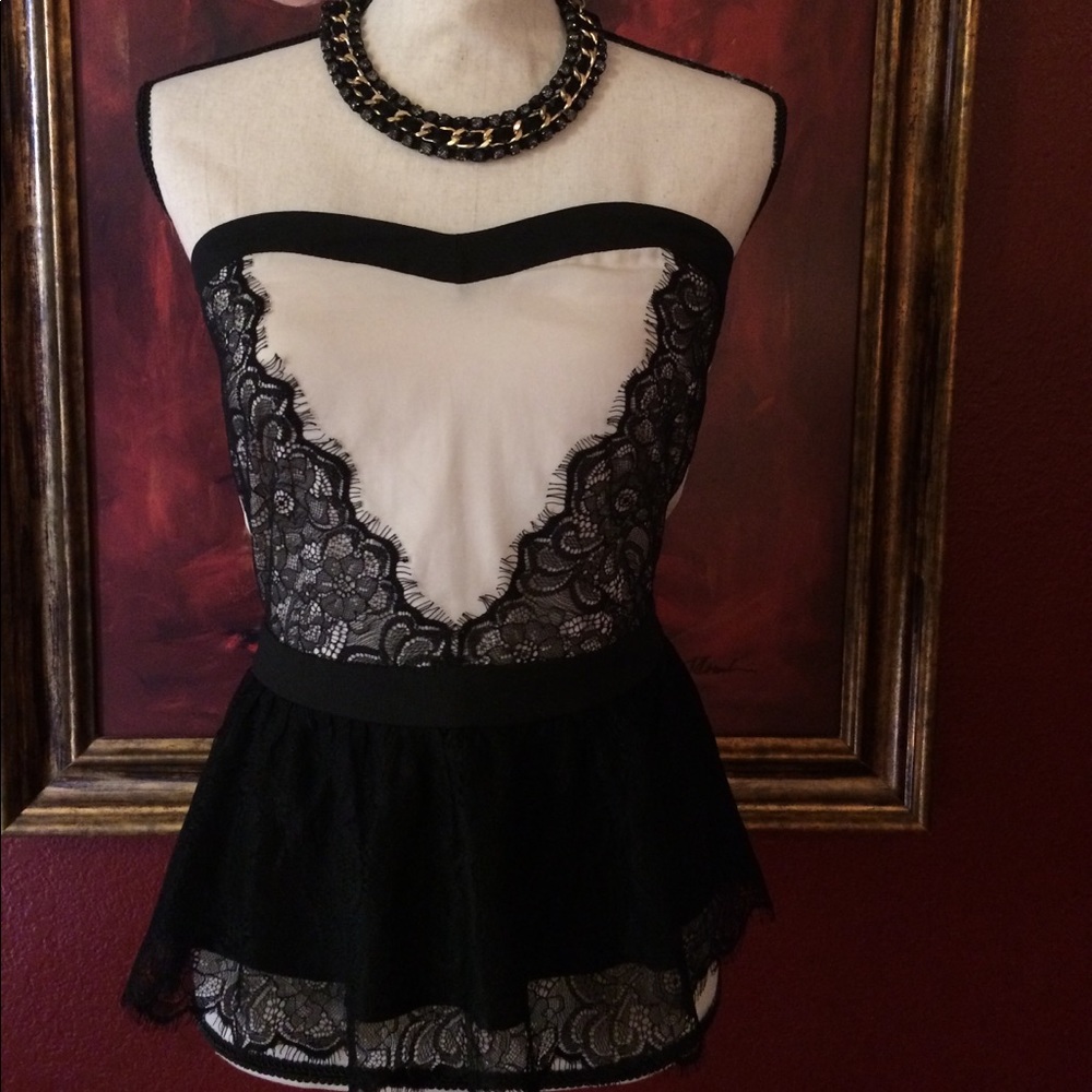 Sexy strapless blouse by Papaya