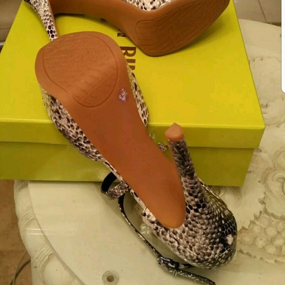 Gianni Bini Size 6.5 Black & Cream Snake Skin Heel - Picture 2 of 6