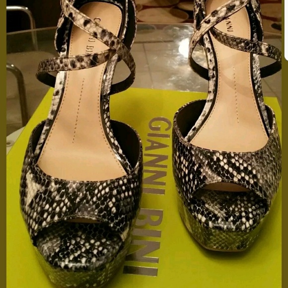 Gianni Bini Size 6.5 Black & Cream Snake Skin Heel - Picture 4 of 6