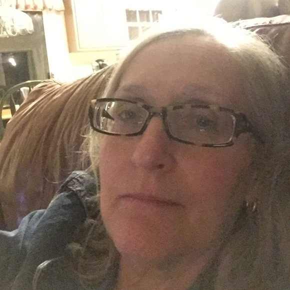 Meet your Posher, Karen - Picture 1 of 1