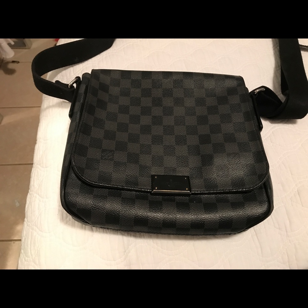 Crossbody LV